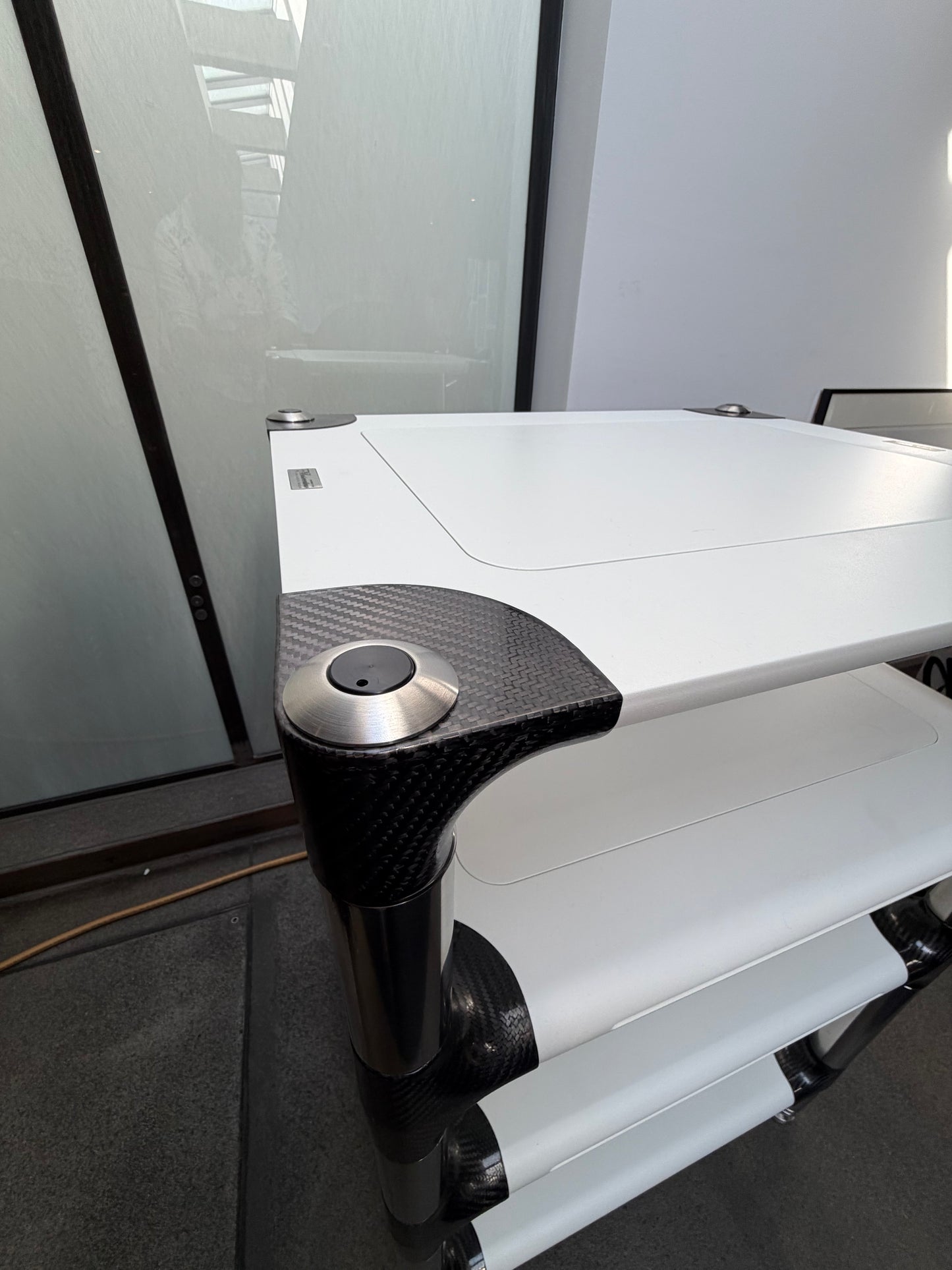 Bassocotinuo Aeroline, Carbon-Faser Audio Rack Occasion