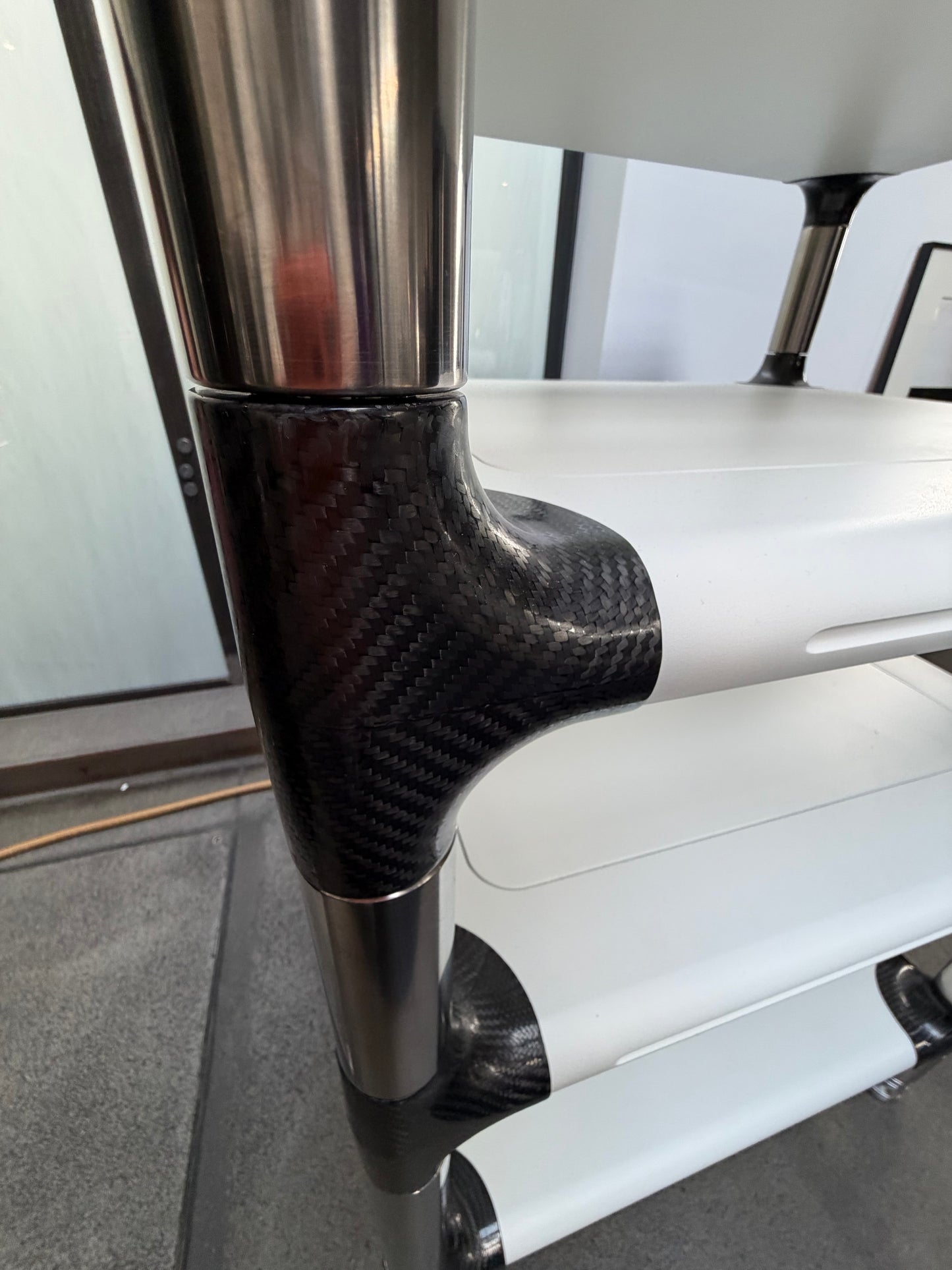 Bassocotinuo Aeroline, Carbon-Faser Audio Rack Occasion
